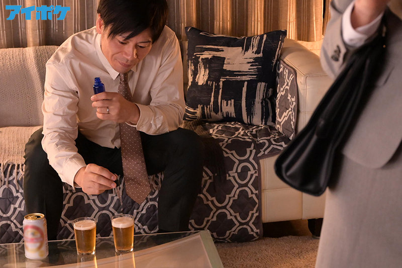 Xếp hình cả đêm cùng em đồng nghiệp bạn gái cũ trong chuyến công tác Karen Kaede